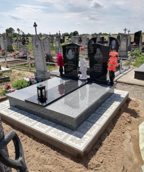 Памятник двойной 107